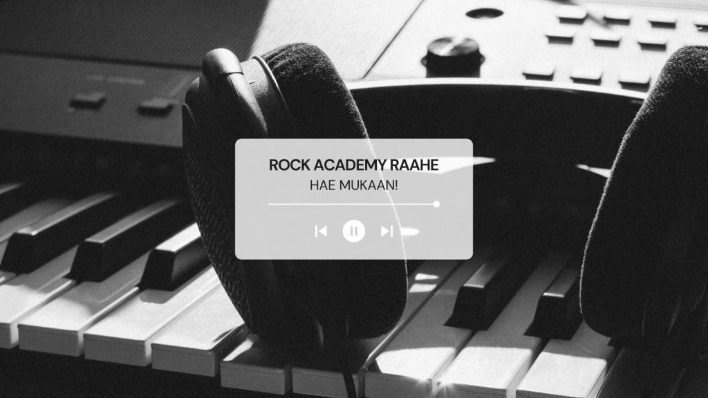 Taustalla kosketinsoittimet, joiden päällä kuulokkeet. Etusijalla musiikkivalikko, jossa teksti: ROCK ACADEMY RAAHE, HAE MUKAAN!