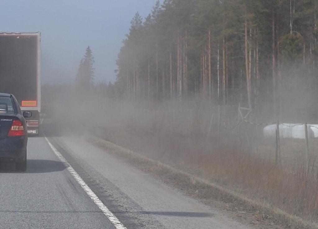 Liikenteen nostattamaa pölyä