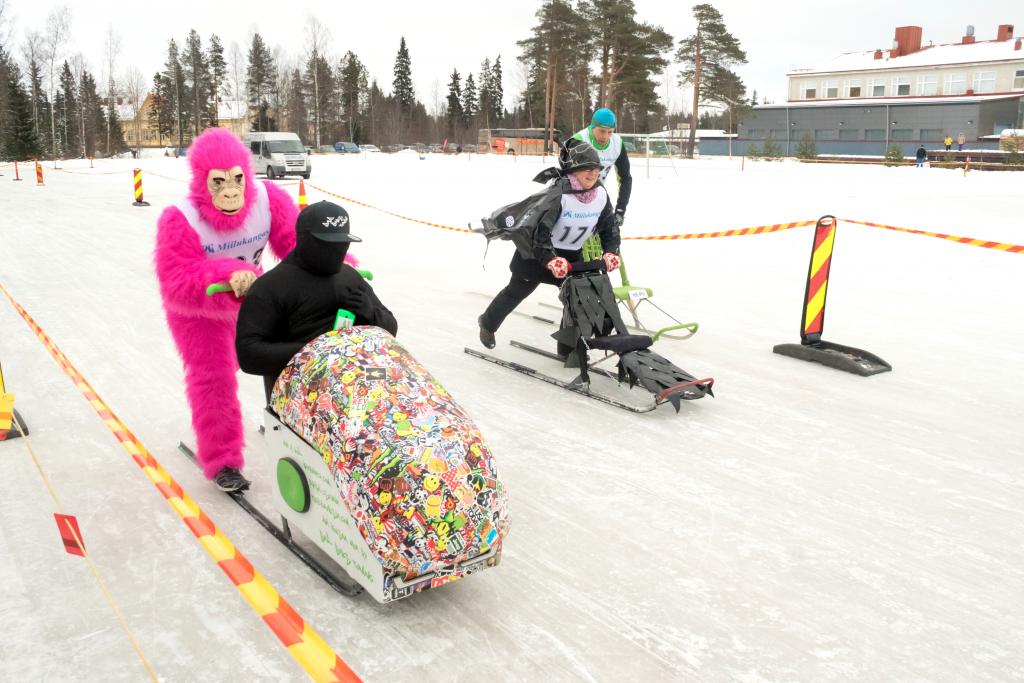 Puluvärkki ICE -tapahtuman hyväntekeväisyyshaasteviestin kisailua vuonna 2017.